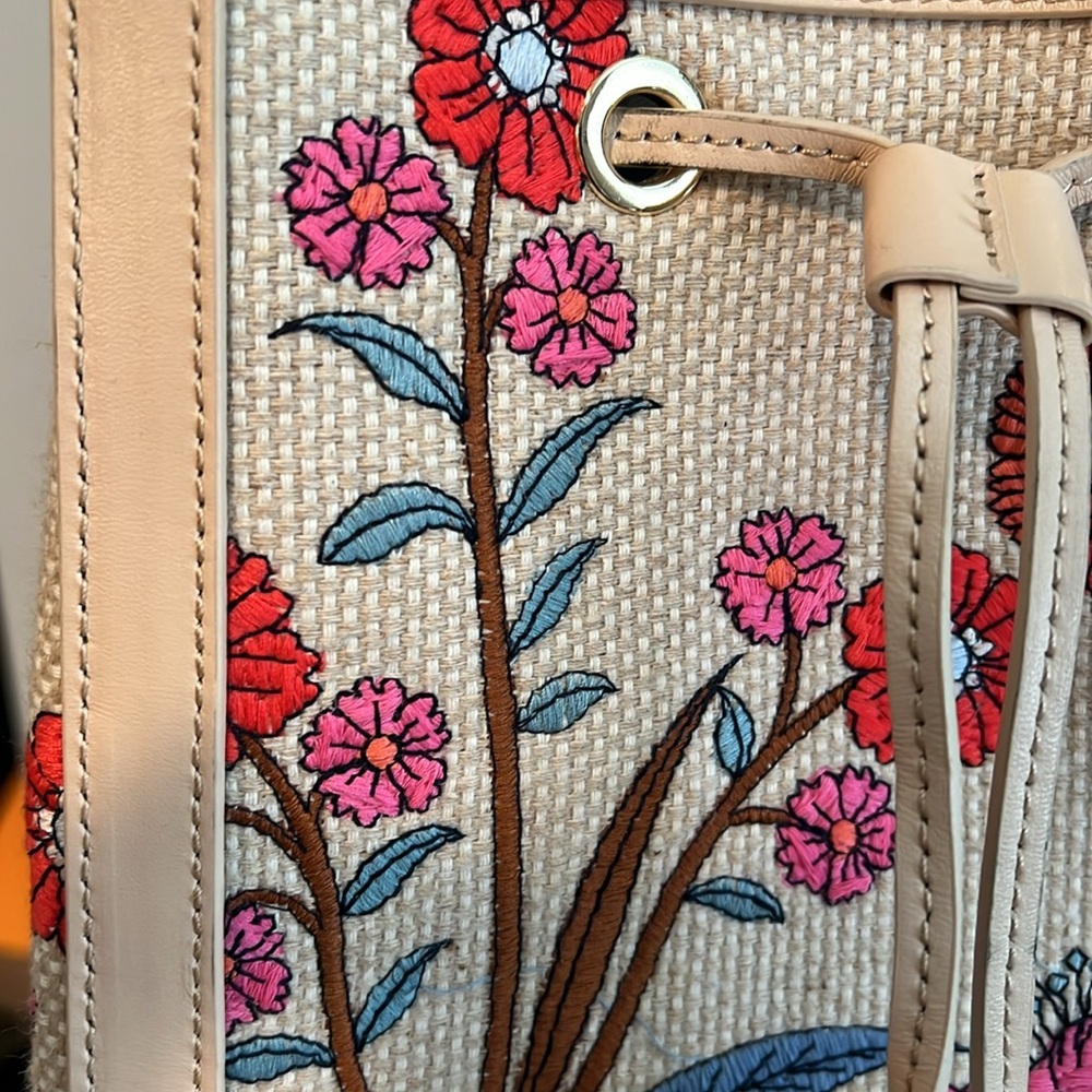 NWOT. Crossbody Purse. - Picture 2 of 5